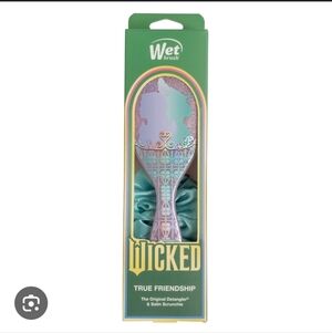 Wet Brush Wicked True Friendship Detangler - Purple and Green